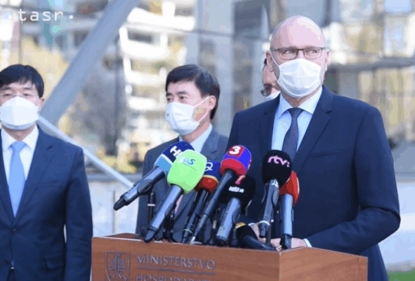 A Kia Motors Slovakia 200 ezer eurót ajándékozott Szlovákiának lélegeztetőgépek vásárlására