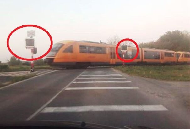 Figyelem! Az albári vasúti átjárónál nem működnek a szemaforok (olvasói tipp!)