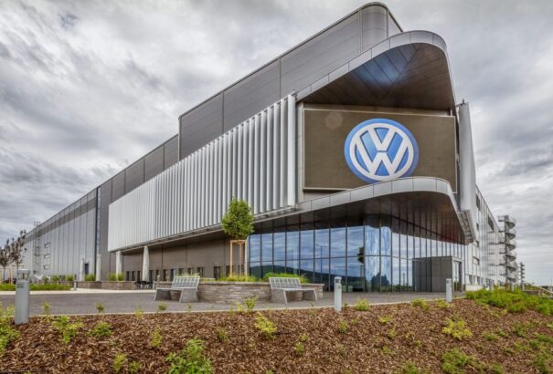 Az autóipar lett az állami támogatás nagy nyertese – a Volkswagen nagyot kaszált