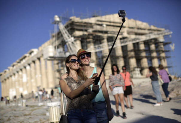 Görögország mentené a menthetőt – nem kötelezné a beutazó turistákat karanténra