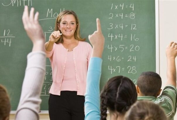 Gröhling szerint a tanárok fizetése nem fog csökkeni, viszont a fizetésemelés kérdéses