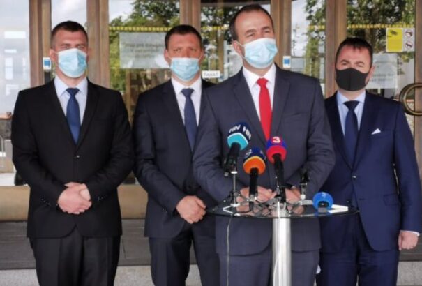 A Smer és az ĽSNS képviselői létrehoztak egy platformot, amelynek célja a „normális Szlovákia” védelme