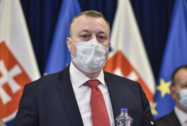 Krajniak szerint a koronavírus-járvány lecsengése után az üzleteknek vasárnaponként is zárva kellene tartaniuk