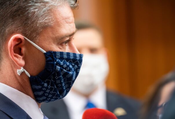 A belügyi tárca hatmillió euró értékben vásárolt gyorsteszteket és szájmaszkokat