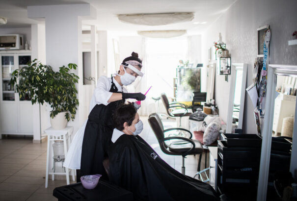 Megkezdődött a nagy boltnyitás. Ilyen volt a helyzet a délelőtti órákban (képgaléria)