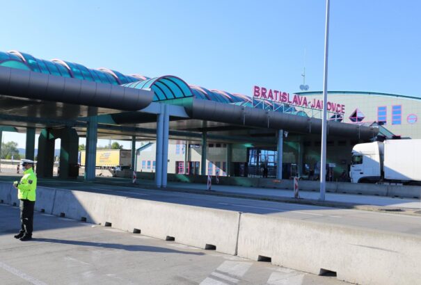 Mielőtt élnénk a 24 órás határnyitás lehetőségével, ellenőrizzük le a célország területén uralkodó helyzetet