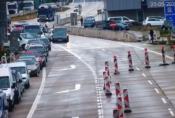 Már átjárható a a Horvátjárfalu-Kitsee átkelő, de csak lassan halad a forgalom