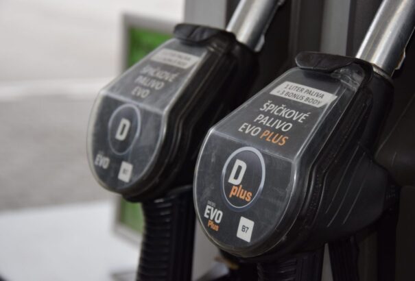 Négy évvel lett „olcsóbb” a gázolaj – egy euró alá süllyedt a literenkénti ára