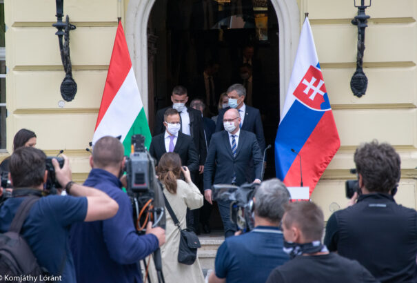 A sikertörténet margójára: Sulík és Szijjártó komáromi találkozója képekben (Képriport)