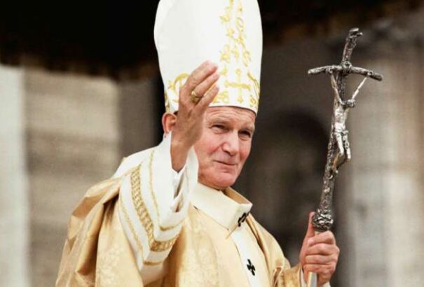 Kimagasló Szent II. János Pál pápa népszerűsége a visegrádi országokban