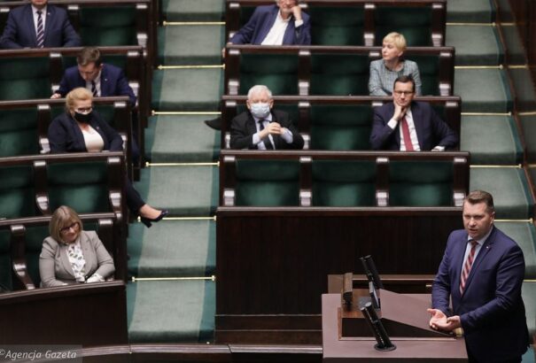 Vélhetően június 28-án választhatnak elnököt a lengyelek. A szejm megszavazta a vegyes szavazásról szóló módosításokat