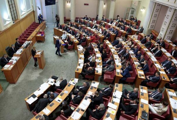 Feloszlatta magát a horvát parlament
