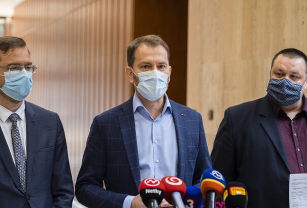 Gyorsan cselekedtek és szájmaszkot hordtak – a világsajtó példaként emlegeti Szlovákiát és Csehországot a vírus elleni harcban