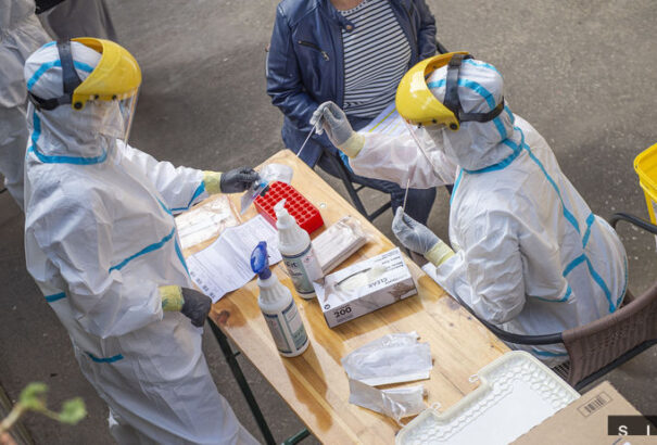 Honoráriumot kapnak az élvonalban dolgozó egészségügyi alkalmazottak Csehországban