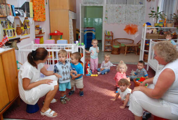Döntöttek a bölcsődékről, júniustól kinyithatnak a napközik is