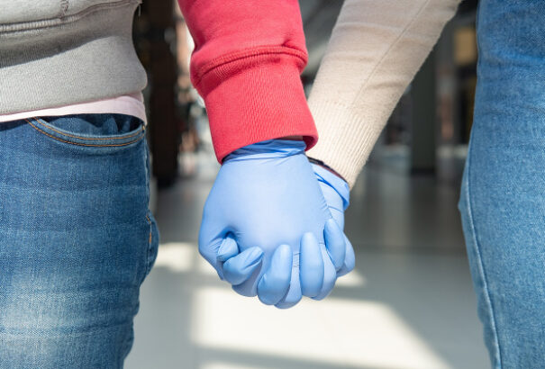 A kínai orvosok legújabb kutatása szerint a koronavírus nemi érintkezés során is terjedhet