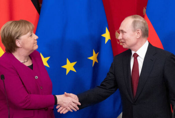 Putyin és Merkel üdvözölte egymást a fasizmus alóli felszabadulás évfordulója alkalmából