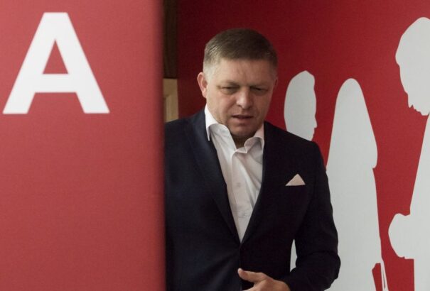 Fico aligha távozik önként a Smer éléről. Libsik helyett „harcosokat” szeretne a pártban látni