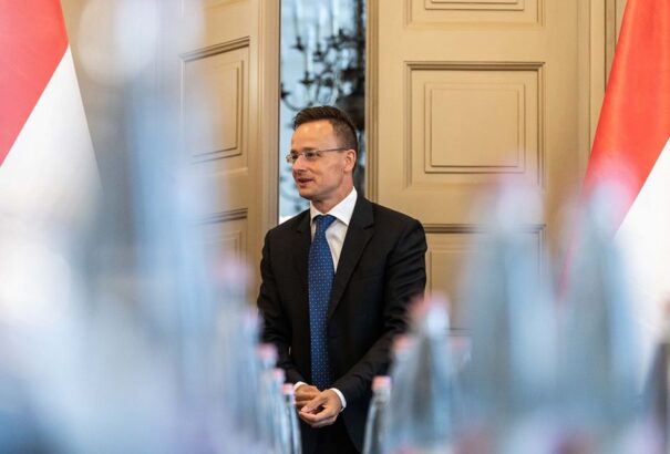 Minden magyar-román határátkelő megnyílik. Szijjártó a magyar-szlovén határnyitásról is tárgyal