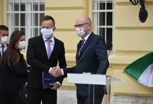 Szijjártó-Sulík találkozó Komáromban: Folytatódik a sikertörténet, augusztusban átadják az új Duna-hidat