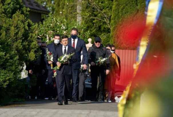 Zelenszkij Kárpátalján koszorúzott a győzelem napján