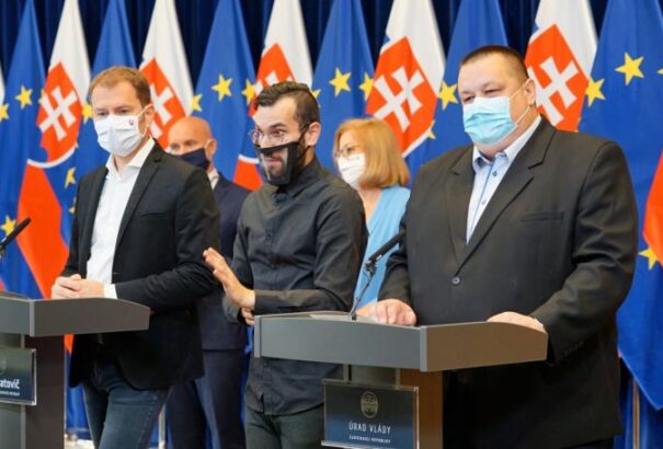 Matovič újabb változásokat jelentett be: Vasárnap is megnyílnak a boltok, július 1-jétől ezer fő feletti rendezvények is tarthatók