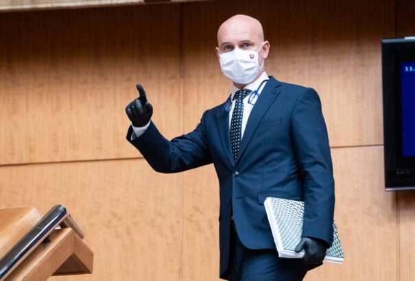 Gröhling szerint nem lehet elvenni Kollártól a titulusát