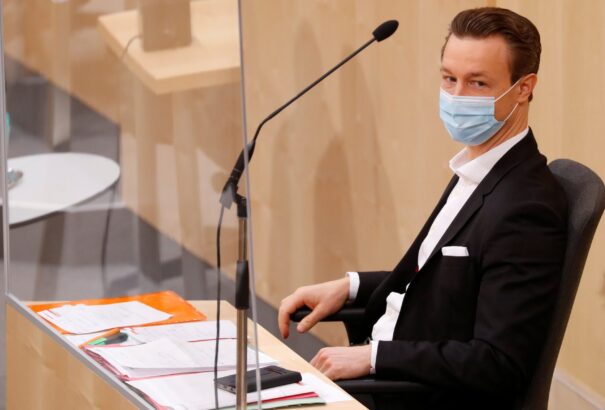 Elírták a nullákat a költségvetésben, Ausztria majdnem csődbe ment