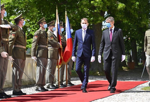 Igor Matovič kormányfő ma a delegációjával együtt első hivatalos külföldi útján vesz részt Csehországban (fotók)