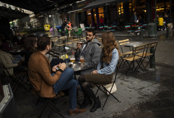 Kettőt fizetsz egyet kapsz. A csőd szélén álló belga kávézók a vendégek segítségét kérik