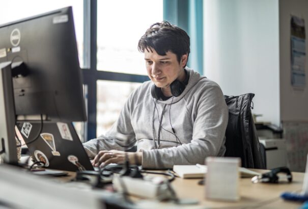 Az Aktuality.sk fiatal oknyomozó újságírója pisztolytöltényt talált a postaládájában