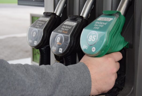 Hamarosan búcsúzhatunk az olcsó üzemanyagtól