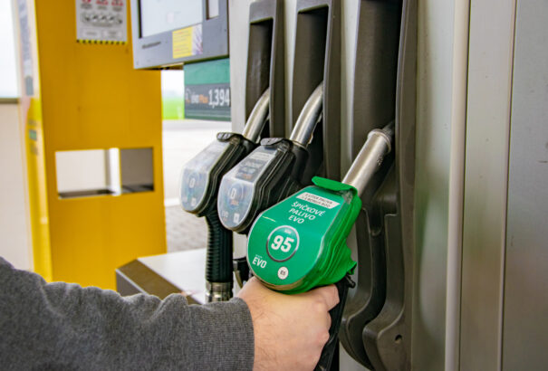 Ismét felfelé ível az üzemanyagok ára