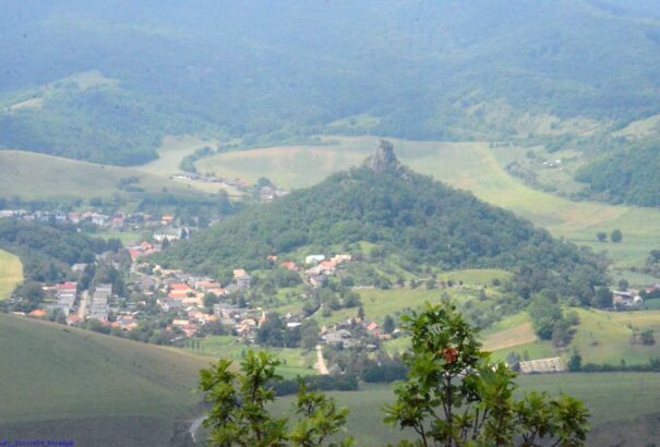 Gyalogtúrán Ajnácskő környékén – túraleírás képekkel
