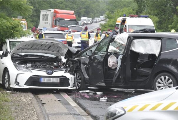 Illegális bevándorlókat szállító sofőr okozott balesetet Magyarországon
