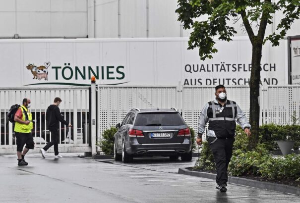 Koronavírus – Lezárhatnak egy járást Németországban egy húsüzemi járványkitörés miatt