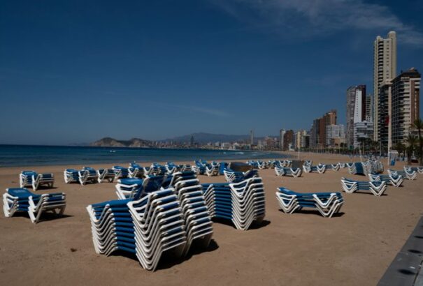 Spanyolország mától megnyitotta a határait a schengeni övezetből érkező turisták előtt