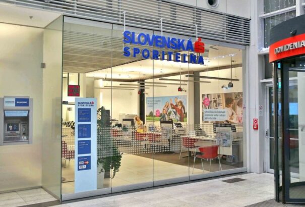 Több száz ember elbocsátására készül a Szlovák Takarékpénztár