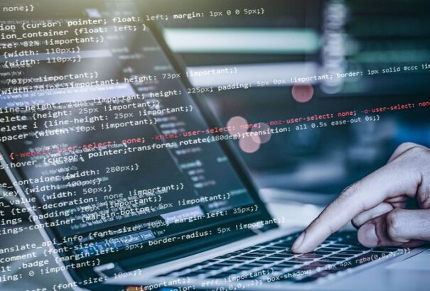 Kiberbiztonsági rés – A rendőrség azt gyanítja, az egész kormányt lehallgatták. Négy személyt őrizetbe vettek