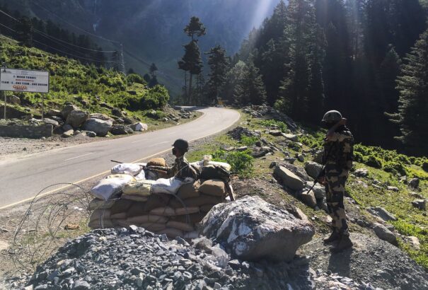 A Himalájában a háború is más – ahol az atomhatalmak kövekkel és vasrudakkal vívnak csatát