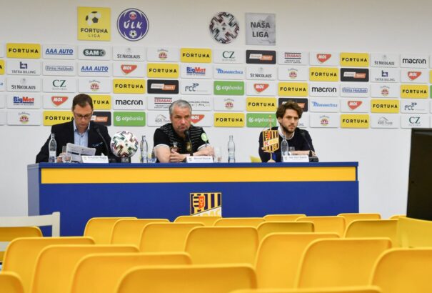 Storck megtartotta első dunaszerdahelyi sajtótájékoztatóját: Tudom, hogy itt tüzes magyarok élnek