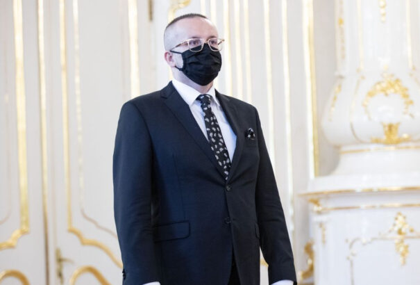 Fenyegető üzenetet kapott a SIS főnökének édesanyja