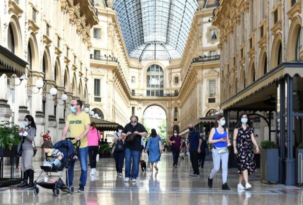 Lassan visszaáll a rend Olaszországban. Ma már focimeccset is játszanak