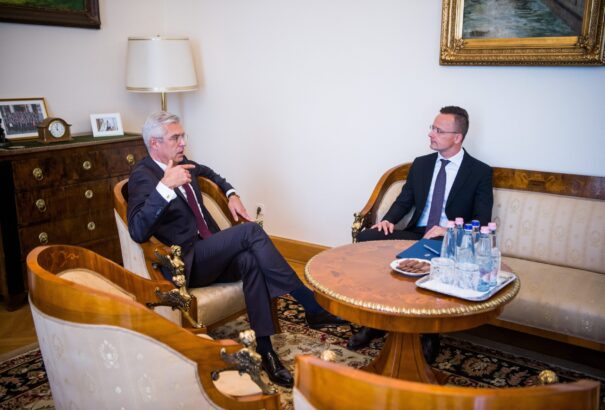 Szijjártó a Korčokkal való találkozó után: A következő évek az újabb sikerekről fognak szólni