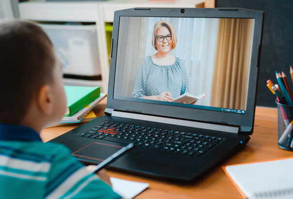 Tarics Péter: A digitális távoktatás tapasztalatai