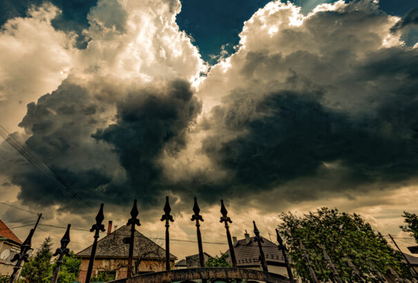 Trencséntől Komáromig húzódik a zivatarlánc – másodfokú viharriasztás van érvényben