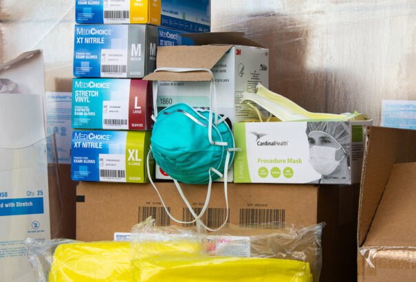Az USA szájmaszkokat és védőfelszereléseket adományoz Szlovákiának