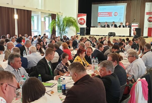 MKP-Kongresszus: Forró Krisztián a pártelnök, Köpönczei Péter az OT-elnök (Percről percre)