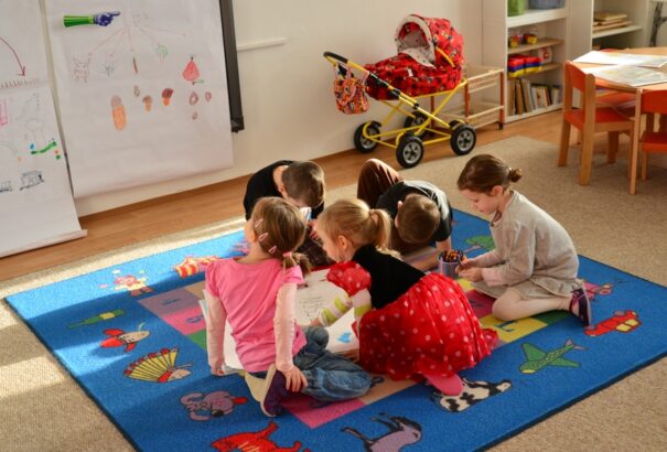 Akár egy évvel is csúszhat a kötelező óvoda bevezetése az ötévesek számára