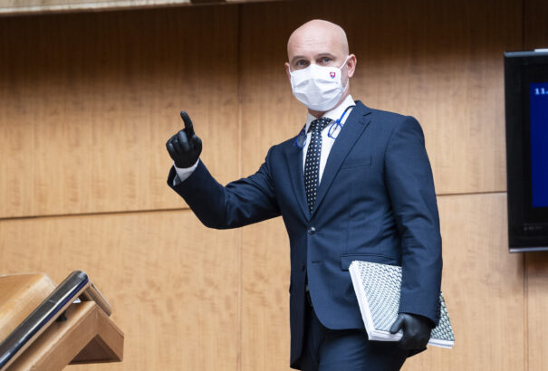 Gröhling: A következő hetekben más évfolyamok diákjai is visszatérhetnek az iskolába